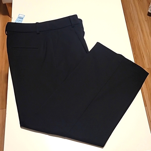 New black LOFT wide leg / high waist trousers with 2 front pleats. - Picture 2 of 11